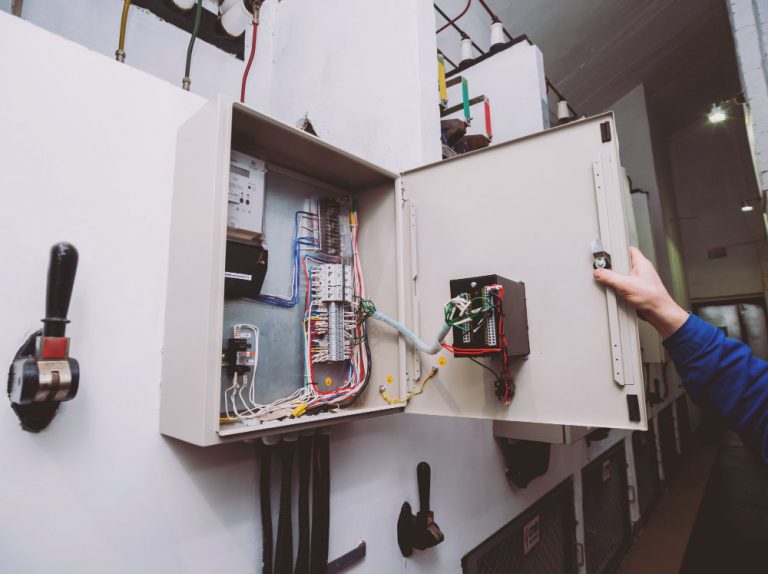 Salle de commande d’une centrale de production d’énergie