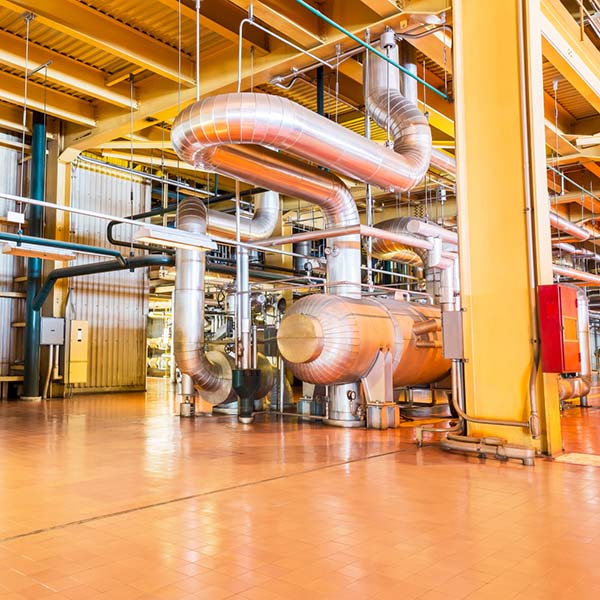Réseau de tuyauteries d’une installation industrielle